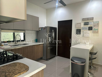 CASA EN VENTA EN VALLE PONIENTE