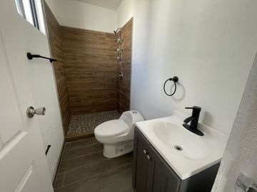 RENTA | CASA EN PIEDRAS BLANCAS BLVD 2000