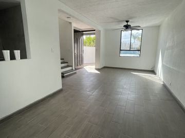 RENTA | CASA EN PIEDRAS BLANCAS BLVD 2000