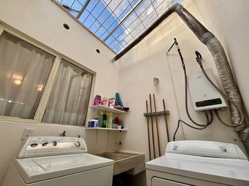 Casa en Venta con Amplio Terreno en Jardines Alcalde
