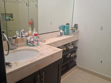 RENTA CASA EN AV COLEGIOS ZONA HUAYACAN CANCUN
