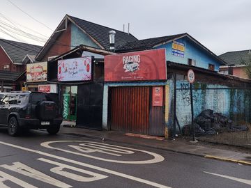 SE VENDE EN MAIPÚ - CASA CON TRES LOCALES COMERCIALES