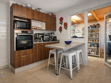CASA DE 3 PISOS DENTRO DE CONDOMINIO NO PERIMETRAL