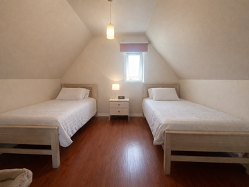 CASA DE 3 PISOS DENTRO DE CONDOMINIO NO PERIMETRAL