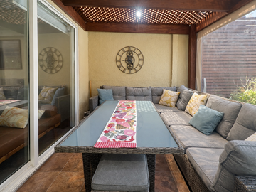 CASA DE 3 PISOS DENTRO DE CONDOMINIO NO PERIMETRAL