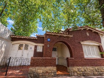 VENTA CASA A RECICLAR EN CIUDAD – ÁREA FUNDACIONAL