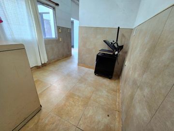 CASA PH PB FRENTE 4 DORM 8 AMB GRAN PATIO SAAVEDRA