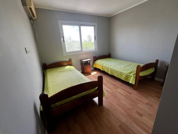 Venta Triplex 5 amb. en Barrio Náutico con amarra