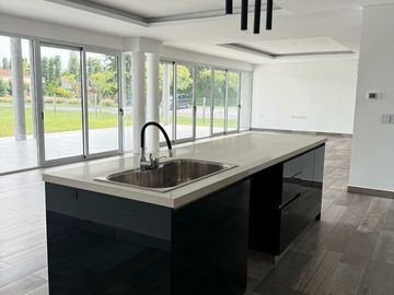 Casa en Venta al rio en Barrio Náutico San Juan