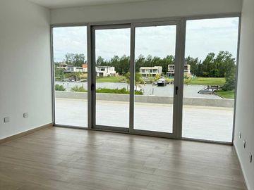 Casa en Venta al rio en Barrio Náutico San Juan