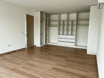 Casa en Venta al rio en Barrio Náutico San Juan