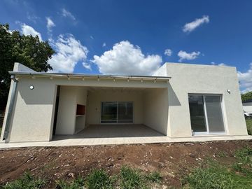 VENTA CASA 4 AMBIENTES EN SAN RAMON PILAR DEL ESTE