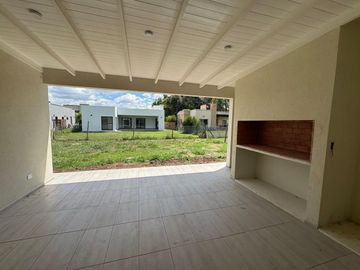 VENTA CASA 4 AMBIENTES EN SAN RAMON PILAR DEL ESTE