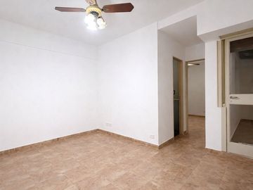 VENTA DEPARTAMENTO 2 AMB EN PLANTA BAJA CON PATIO