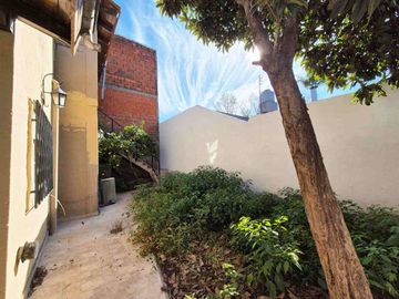 CASA 4 AMB QUINCHO TERRAZA COCHERA CASTELAR SUR