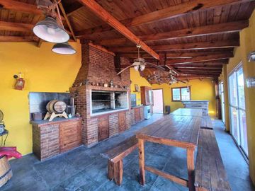 CASA 4 AMB QUINCHO TERRAZA COCHERA CASTELAR SUR
