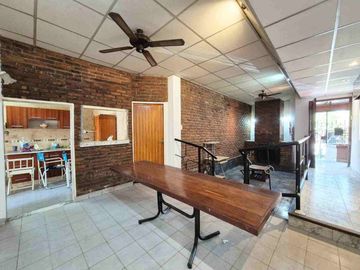 CASA 4 AMB QUINCHO TERRAZA COCHERA CASTELAR SUR