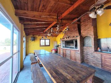 CASA 4 AMB QUINCHO TERRAZA COCHERA CASTELAR SUR