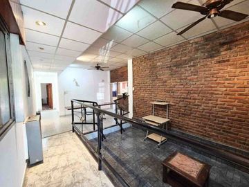 CASA 4 AMB QUINCHO TERRAZA COCHERA CASTELAR SUR