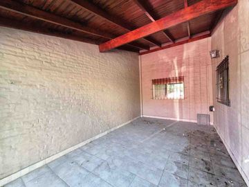CASA 4 AMB QUINCHO TERRAZA COCHERA CASTELAR SUR