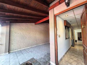 CASA 4 AMB QUINCHO TERRAZA COCHERA CASTELAR SUR