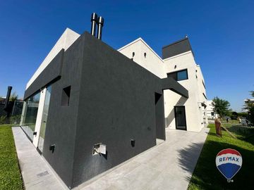 CASA EN VENTA 6 AMBIENTES EN CANNING TERRALAGOS