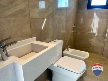 CASA EN VENTA 6 AMBIENTES EN CANNING TERRALAGOS