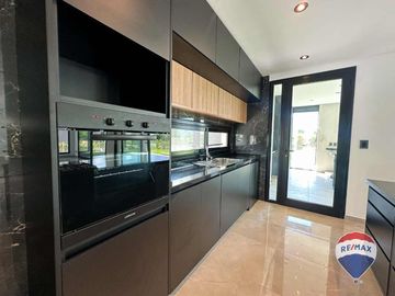 CASA EN VENTA 6 AMBIENTES EN CANNING TERRALAGOS