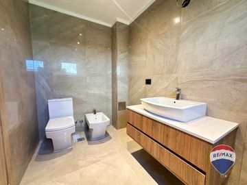 CASA EN VENTA 6 AMBIENTES EN CANNING TERRALAGOS