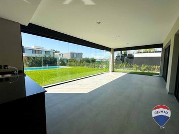 CASA EN VENTA 6 AMBIENTES EN CANNING TERRALAGOS