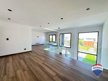 CASA EN VENTA 6 AMBIENTES EN CANNING TERRALAGOS