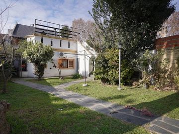 Casa 6 amb en venta en Lomas apta multifamiliar