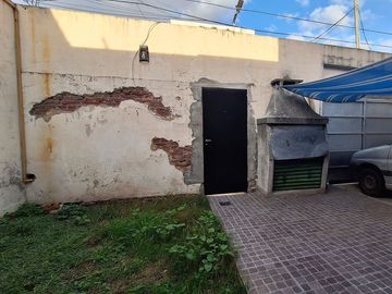Venta casa 5 ambientes Piñeyro Avellaneda cochera