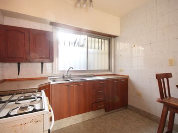 Venta casa 5 ambientes Piñeyro Avellaneda cochera
