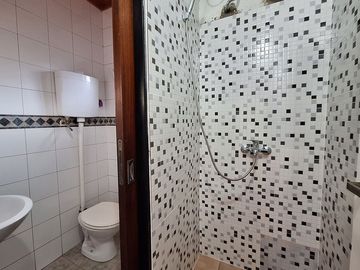 Venta casa 5 ambientes Piñeyro Avellaneda cochera