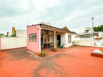 Casa de 4 ambientes en Versalles