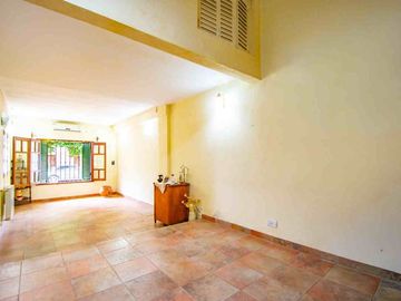 Casa de 4 ambientes en Versalles