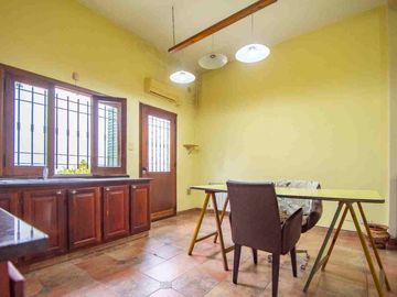 Casa de 4 ambientes en Versalles