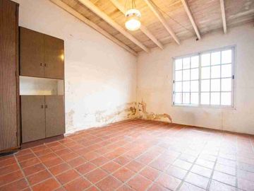 Casa de 4 ambientes en Versalles