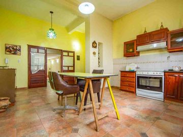 Casa de 4 ambientes en Versalles