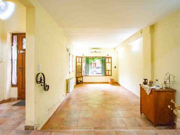 Casa de 4 ambientes en Versalles