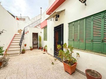 Casa de 4 ambientes en Versalles