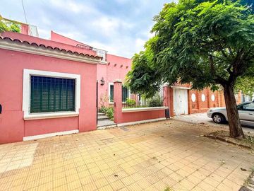Casa de 4 ambientes en Versalles