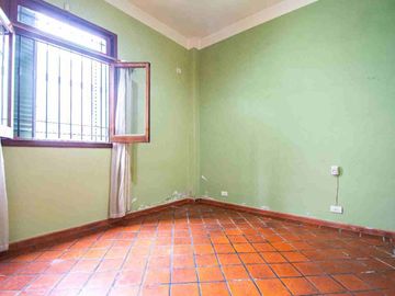 Casa de 4 ambientes en Versalles