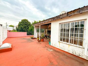 Casa de 4 ambientes en Versalles
