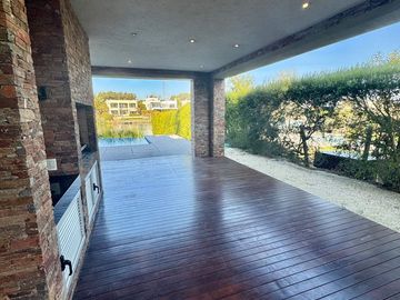 Venta casa Santa Bárbara al agua 7 ambientes