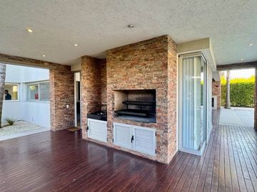 Venta casa Santa Bárbara al agua 7 ambientes