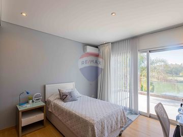 Venta casa Santa Bárbara al agua 7 ambientes