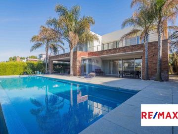 Venta casa Santa Bárbara al agua 7 ambientes