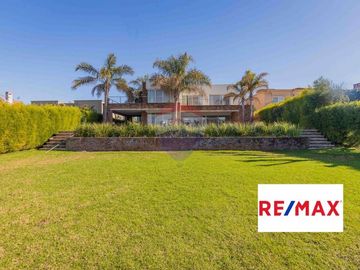 Venta casa Santa Bárbara al agua 7 ambientes
